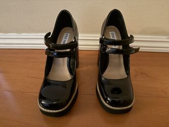 Steve Madden Black Patent Leather Shoe 8M