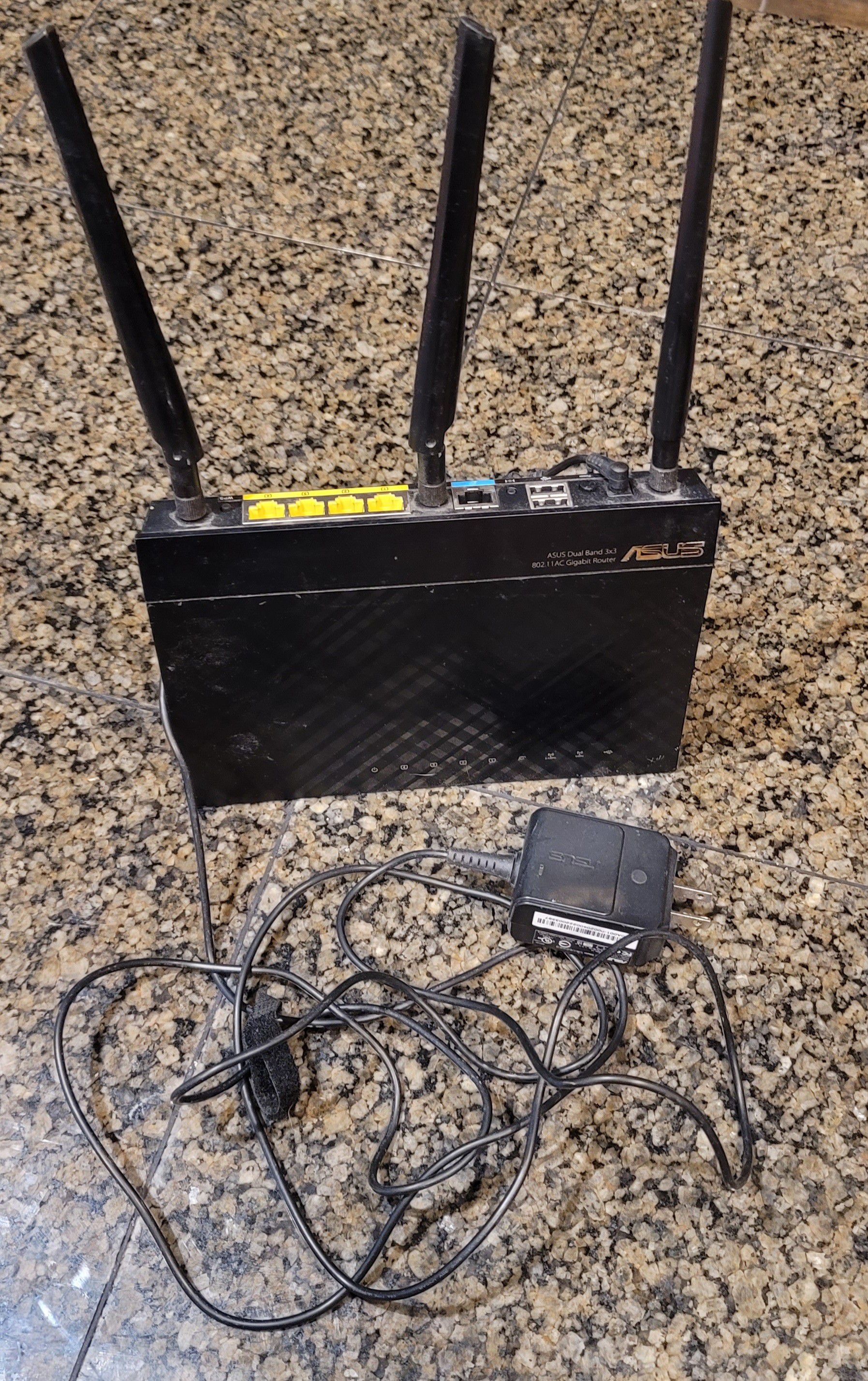 Asus RT-AC66R dual band 3x3 802.11AC Gigabit router