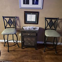 2 Bar Style Chairs / Green Cushions 