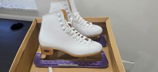 Ice skates size 4 Riedell