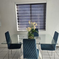 Dinning Table With Chairs 