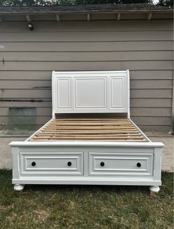 White Queen Size Bed