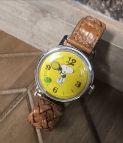 Vintage Snoopy Timex 1970's Tennis Mystery Ball Watch