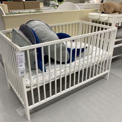 Crib with Waterproof Mattress