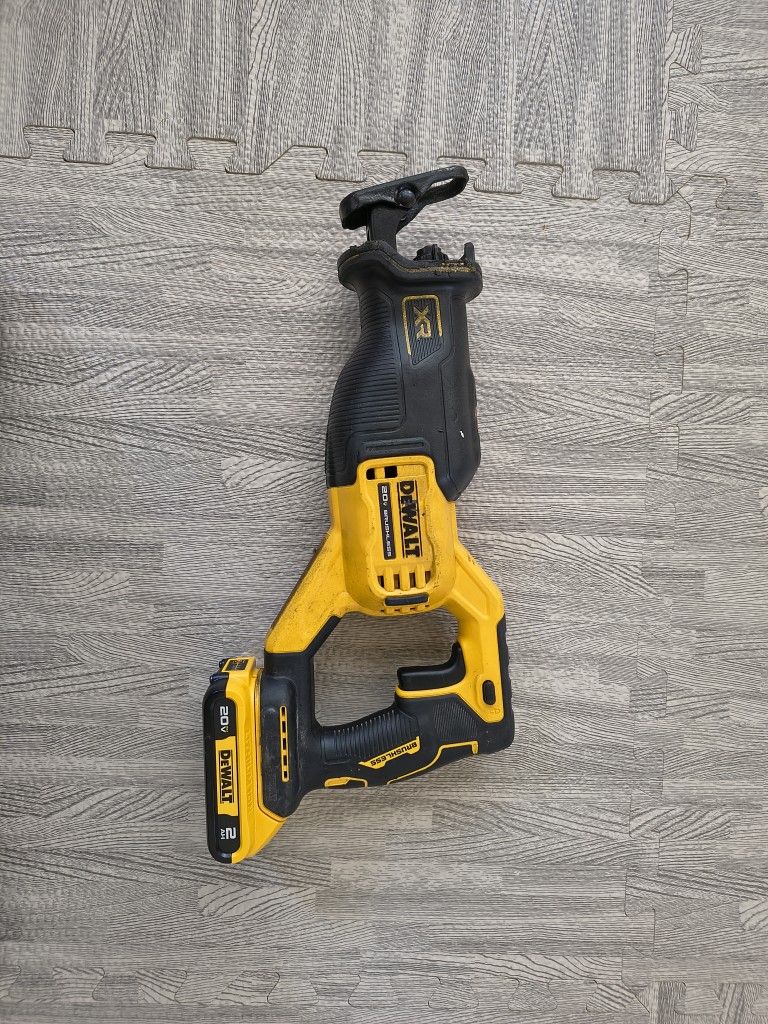 XR DeWalt Reciprocante Saw With Battery