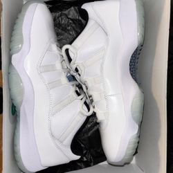 Jordan 11 Low Legend Blue 