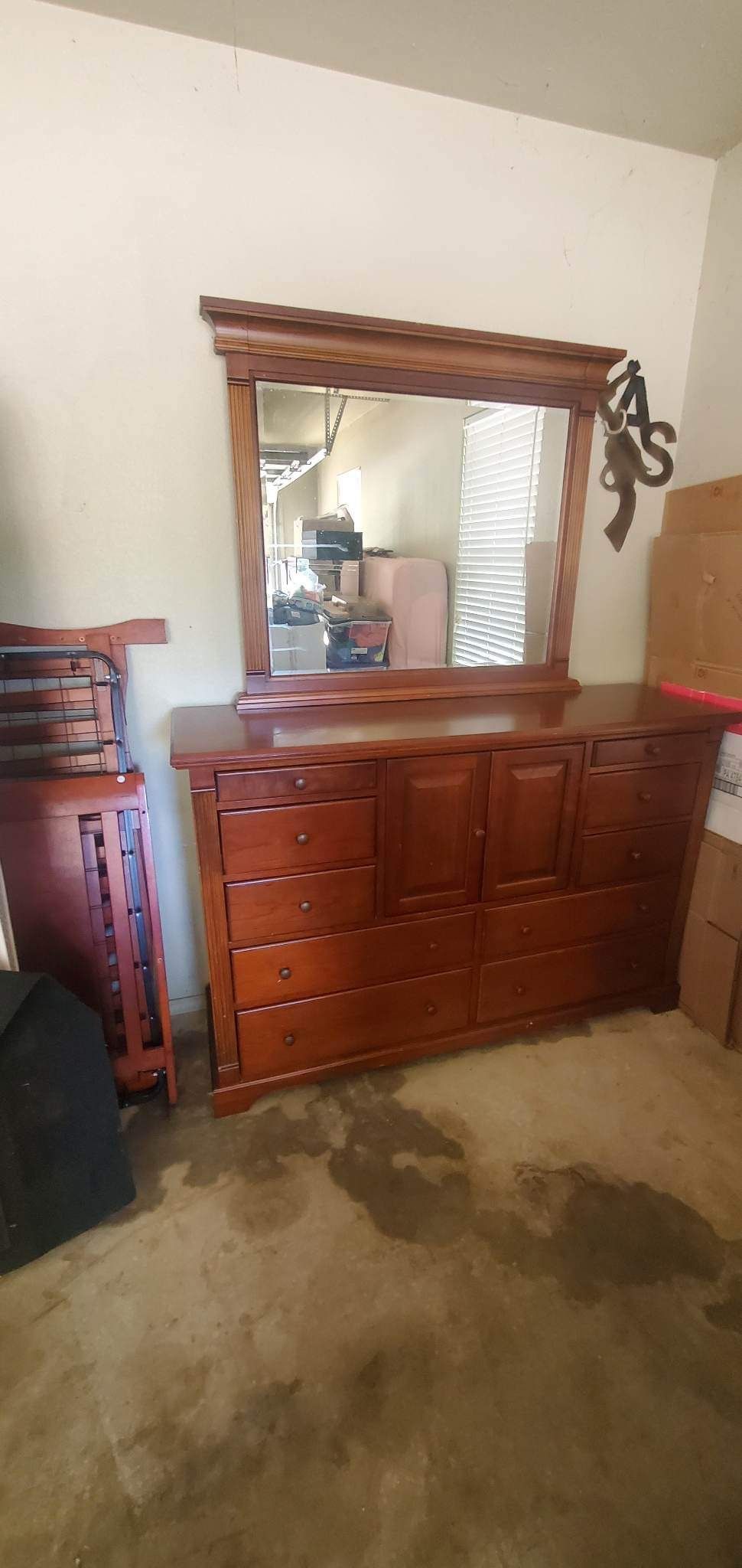 Dresser With Mirror 