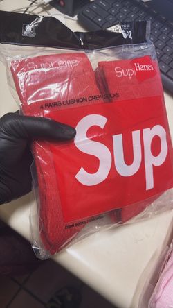 RED SUPREME SOCKS