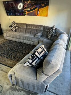 š Ashley furniture grey reclining sectional couch š ( FREE DELIVERY)