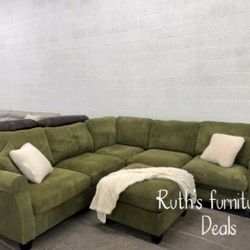 4-Pc Sectional Sofa With Ottoman 