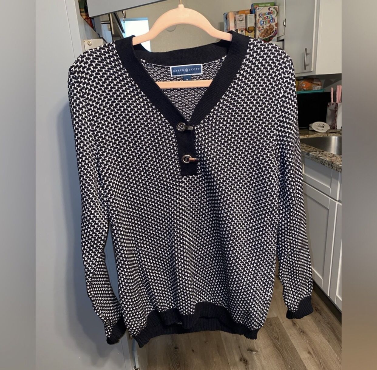 Size M Karen Scott Blouse
