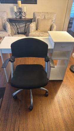 White Desk & Chair Set $30