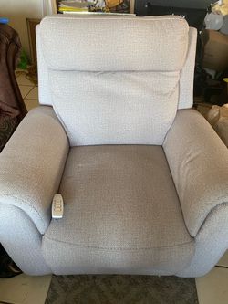 Recliner lifts up