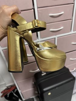 ZARA Golden platforms
