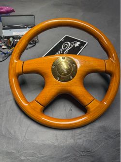 Wood grain steering wheel