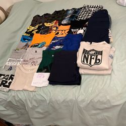 Ropa para  niño . Talla 8. 31 Piezas. $20 dlrs.