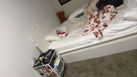 Queen Size Bed with 2 Drawers and Dresser