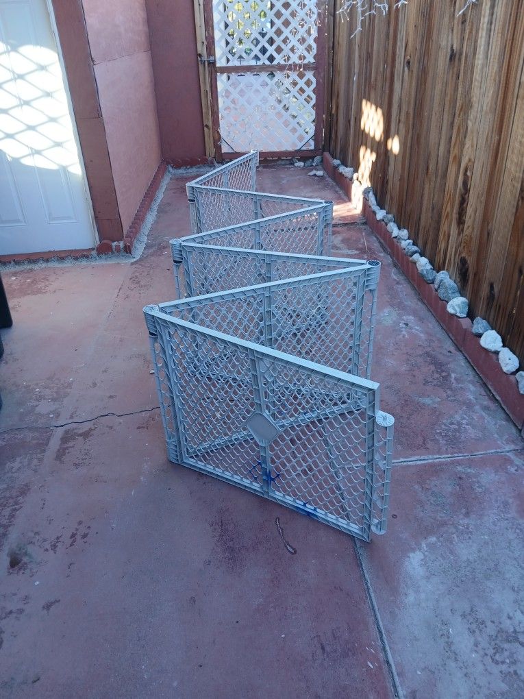 Adjustable Gate And Play Pen