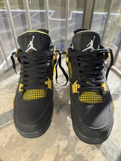 Jordan 4 Yellow Thunder Size 9.5 Men