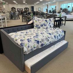 📌Tulney Daybed With Trundle
Homelegance$20 Down Payment and delivery available 