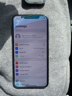 Unlocked iPhone X w/AirPods 256gb 550