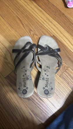 Mudd sandals