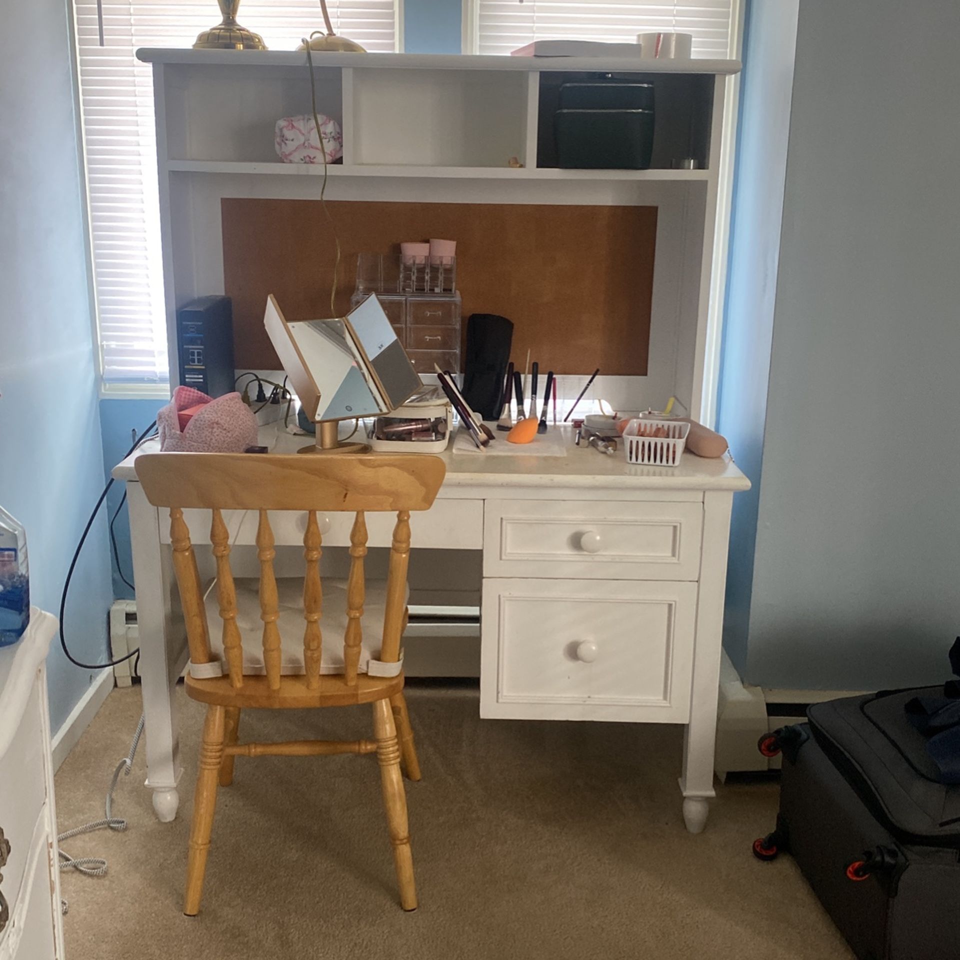 FREE Desk/hutch!!
