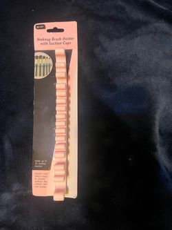 Makeup brush holder with suction cups