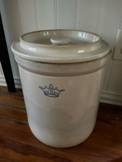 Robinson Ransbottom Pottery 5 gallon crock with lid.