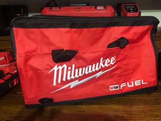 Milwaukee large contractor bag