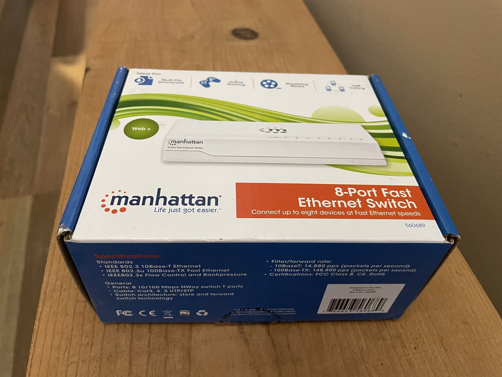 Manhattan 8-Port Fast Ethernet Switch 560689 PC or Mac - NEW