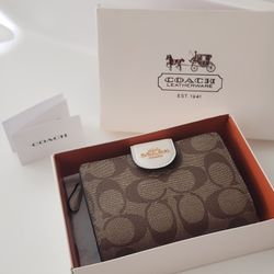 Coach Mid Corner Zip Wallet 