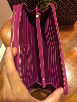 Tory Burch Landon Large Travel Wallet for Sale in Downey, CA - OfferUp