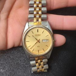 SEIKO QUARTZ WRISTWATCH