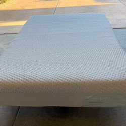 Snow Max, Queen, Like New, Perfect Condition