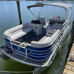 2021 Godfrey 24’ Pontoon - Yamaha 115hp