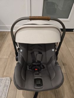 Nuna Pipa Car Seat w/Pipa Series Base