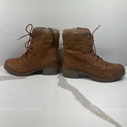 Universal Thread High Top Boots 9 Brown faux leather high top boot with zip up