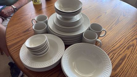 White waffle weave dish set used