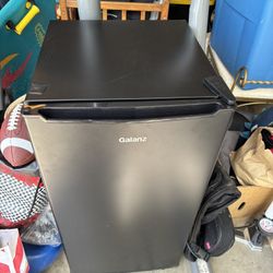 Galanz Mini Fridge 