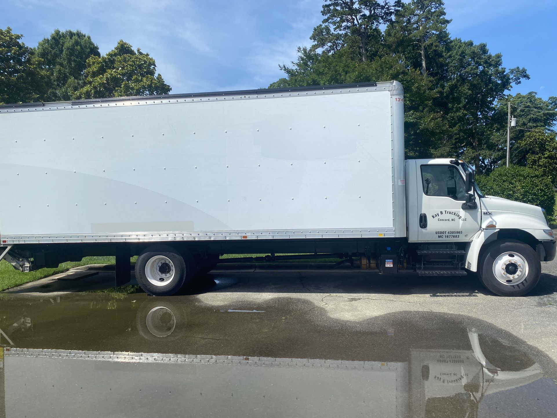 2022 International Box Truck