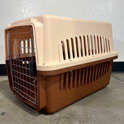 New!! 26" Plastic Kennel