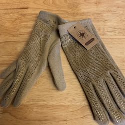 New women’s gloves with touchscreen capability