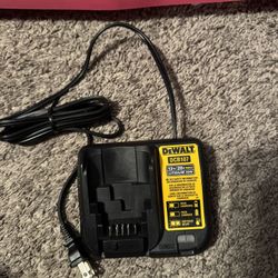 DEWALT Cargador Nuevo 