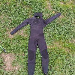 Youth wetsuit -4/3 Needs Essentials Brand