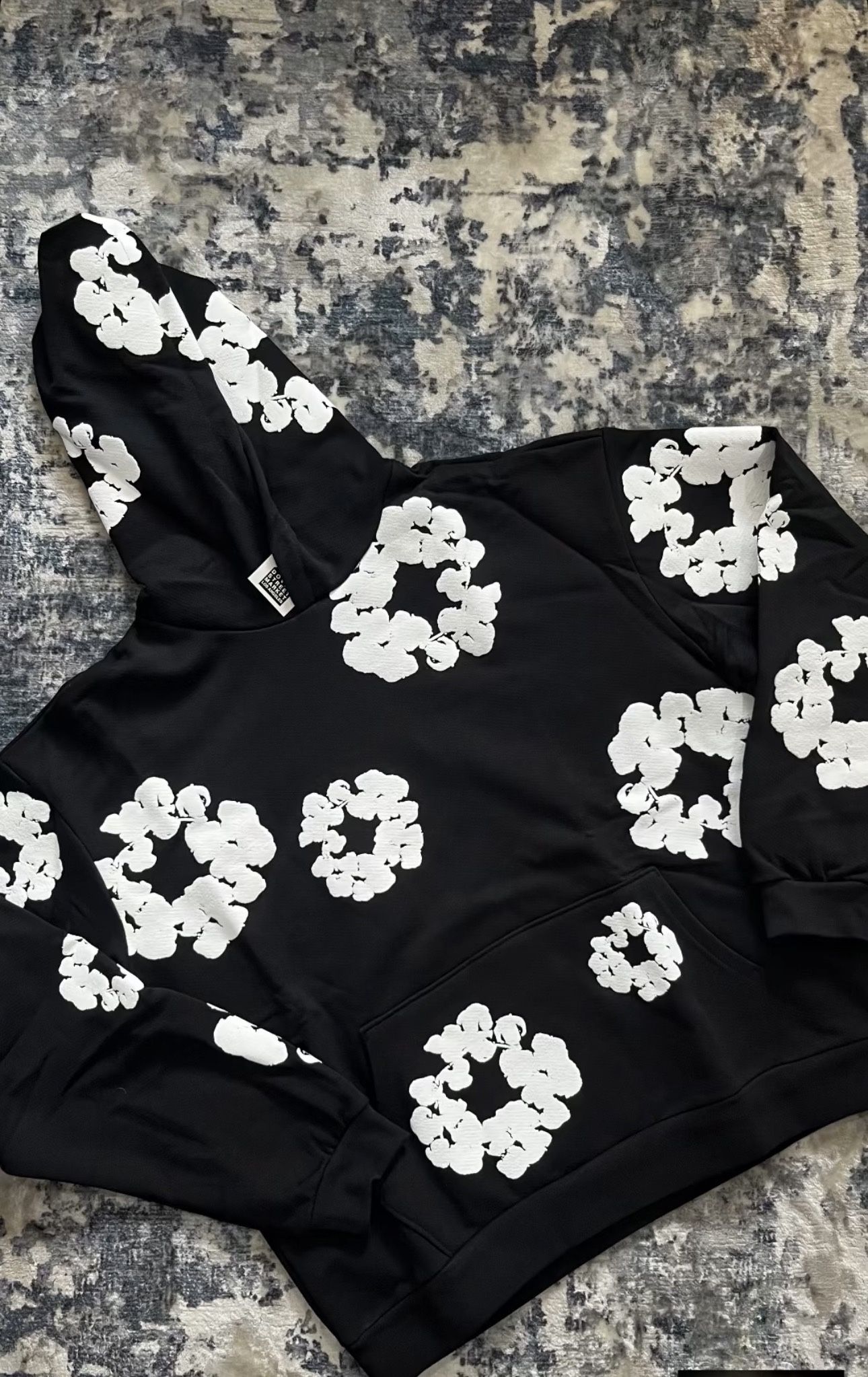 Authentic denim tear hoodie (The Cotton Wreath Sweatshirt Black)