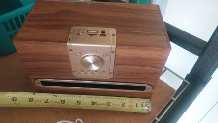 8" BLUETOOTH AND SD SPEAKER LIGHTLY USED WORKS GREAT