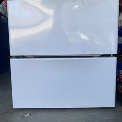 LG Washer & Dryer Pedestals - White - Like New