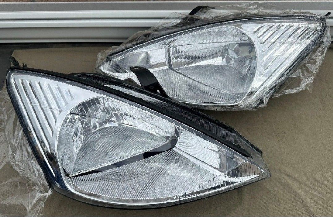 2003 And 2004 Ford Focus Headlights Luces Calaveras Micas Faros Focos Faroles 