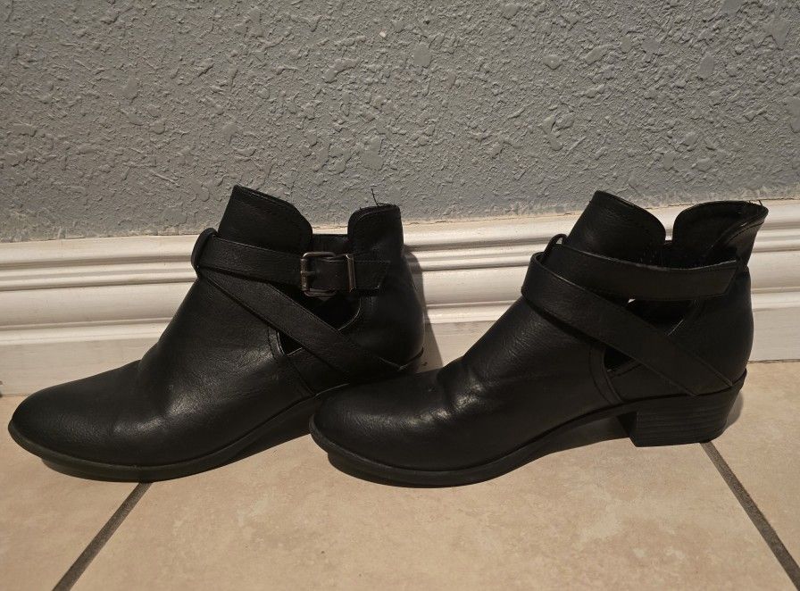 Womens black booties size 7.5